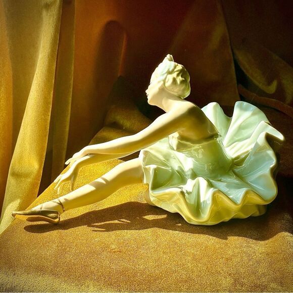 ♥️ Elegant Porcelain Ballerina Figurine, Vintage - Picture 5 of 13